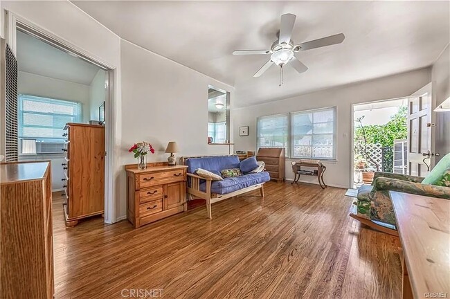 4224 1/2 Gentry Ave, Unit 4224 Gentry Ave in Studio City, CA - Building Photo - Building Photo