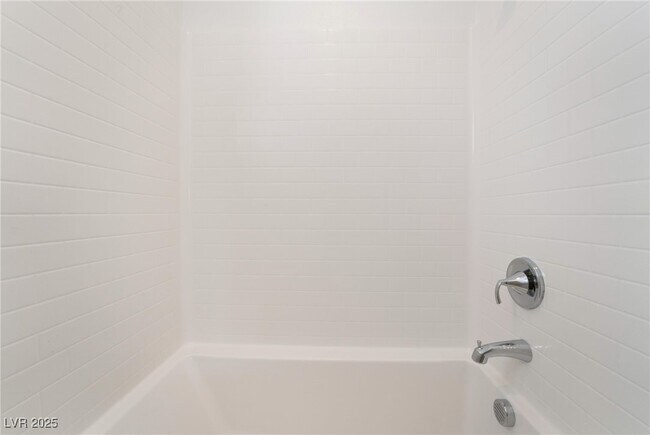 property at 4136 Paragon Crst Ct