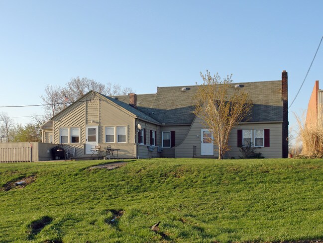 1210 Exeter Rd in Akron, OH - Foto de edificio - Building Photo