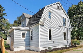 1153 Bridge St NW in Grand Rapids, MI - Building Photo - Building Photo