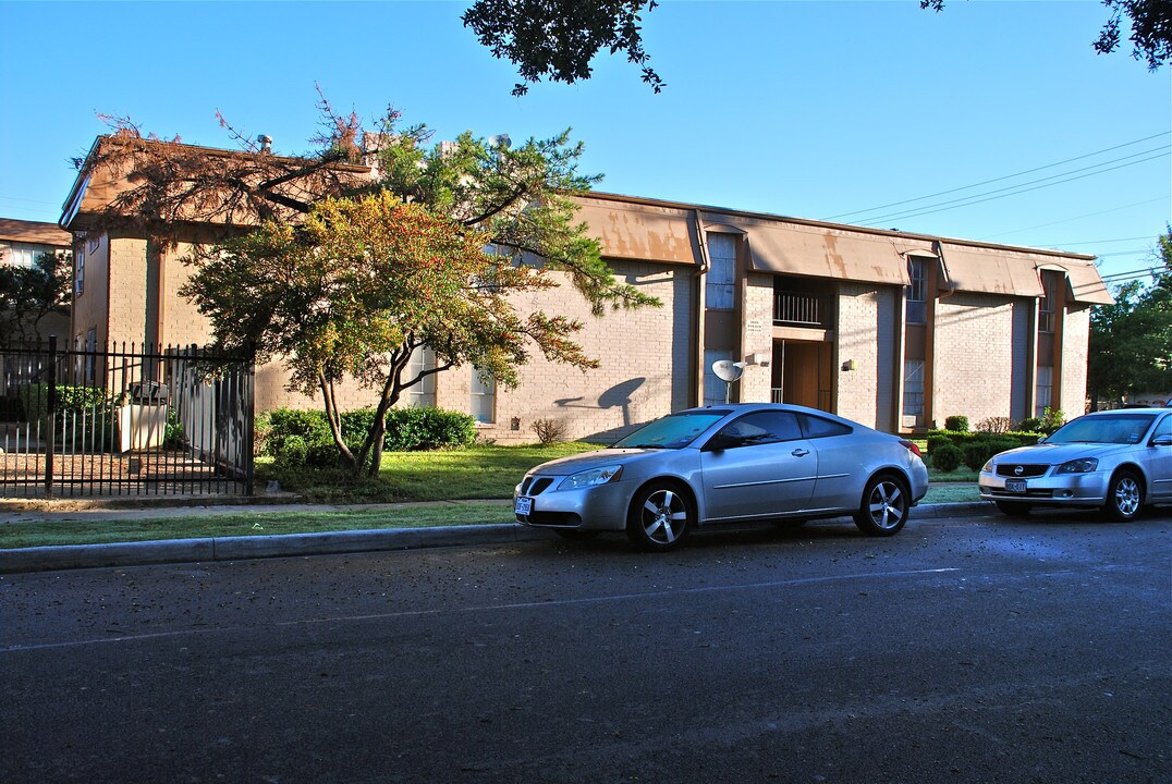 Brioso Place in Dallas, TX - Foto de edificio