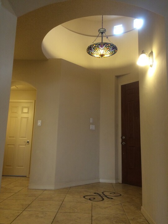 5215 Old Adobe Trail NW in Albuquerque, NM - Building Photo