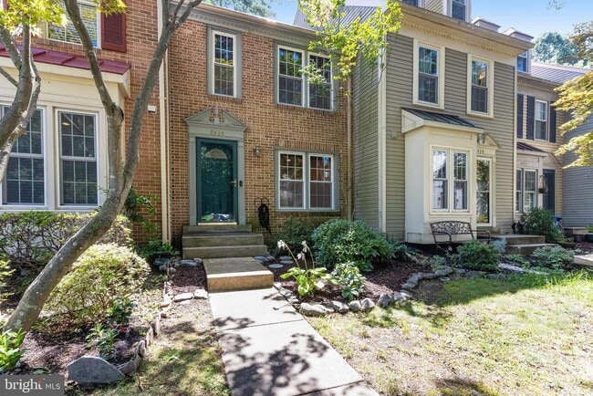8424 Springfield Oaks Dr in Springfield, VA - Building Photo - Building Photo