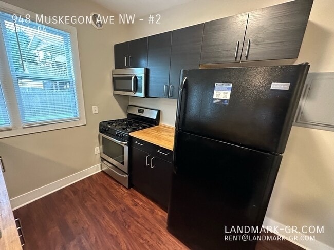 948 Muskegon Ave NW in Grand Rapids, MI - Building Photo - Building Photo