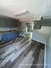 914 N Central Dr in Lorain, OH - Building Photo - Building Photo