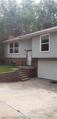 10243 NW Meadow Ln Dr