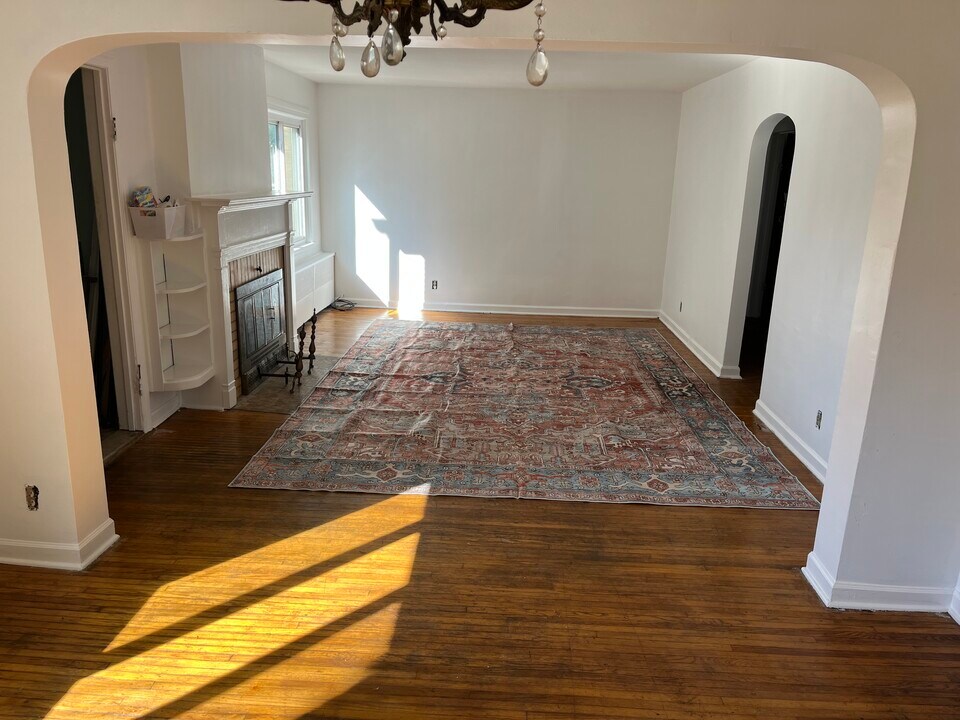 471 S Ogden St, Unit Lowet in Buffalo, NY - Building Photo