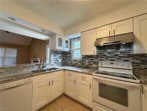 3990 Roebling Ln, Unit B-5 in Virginia Beach, VA - Building Photo - Building Photo