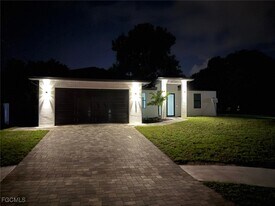 953 Lakeview Dr in North Fort Myers, FL - Building Photo
