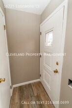 16225 Edgewood Ct in Maple Heights, OH - Building Photo - Building Photo