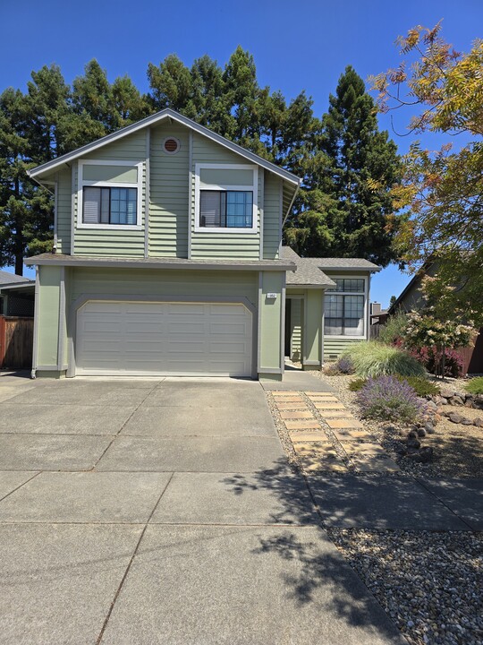 1952 Gambels Way in Santa Rosa, CA - Foto de edificio