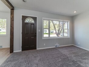140 Carol Ln in St. Paul, MN - Building Photo - Building Photo
