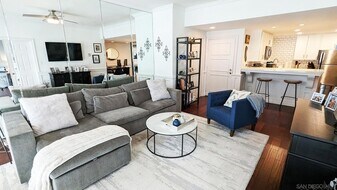 2410 Albatross St, Unit 6 in San Diego, CA - Building Photo