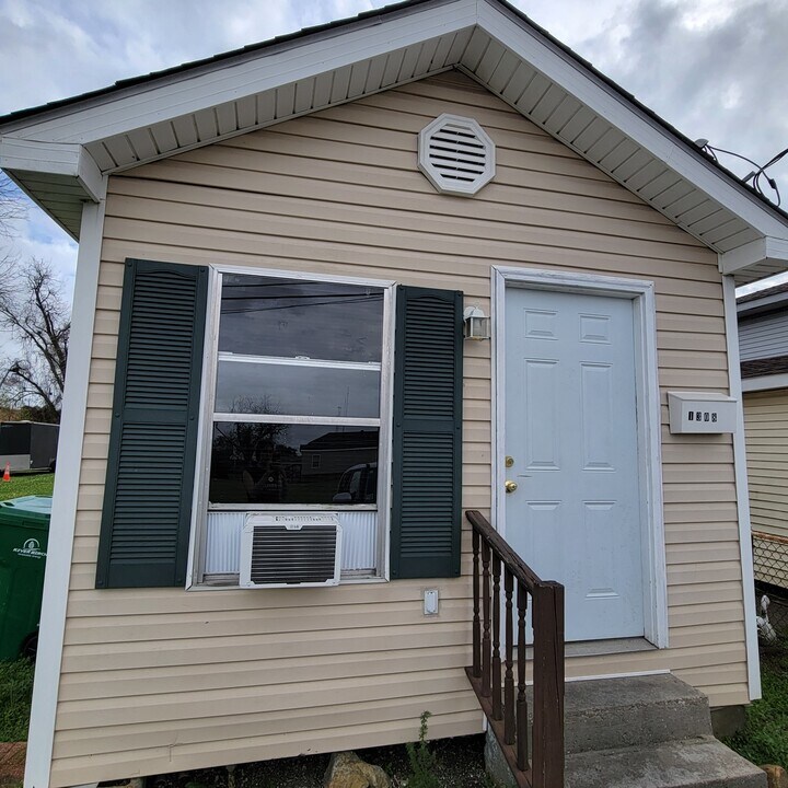 1308 Cook St in Gretna, LA - Building Photo