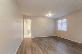 2427 E Glass Ln in Phoenix, AZ - Foto de edificio - Building Photo