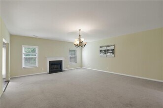5296 Lexmark Cir in Atlanta, GA - Foto de edificio - Building Photo