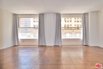 215 W 7th St in Los Angeles, CA - Building Photo - Building Photo