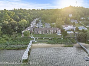 200 Portland Rd in Highlands, NJ - Foto de edificio - Building Photo