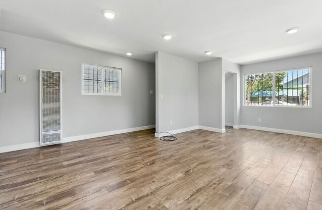 5821 E 17th St in Oakland, CA - Building Photo - Building Photo