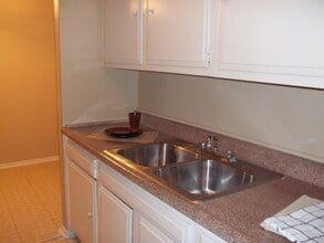 Brookview Duplex 6822 in San Antonio, TX - Building Photo - Building Photo