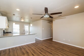 513 N Wood St in Denton, TX - Building Photo - Building Photo