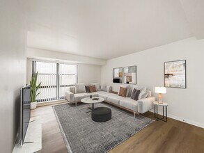 Bristol Gardens Apartments in Bristol, PA - Foto de edificio - Building Photo