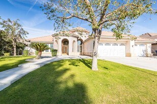 8614 Exodus Ln in Bakersfield, CA - Building Photo