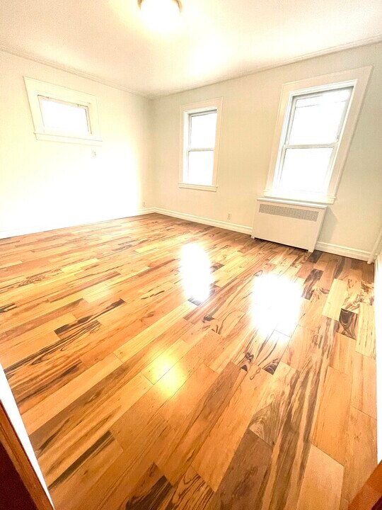 2051 27th St in Astoria, NY - Building Photo