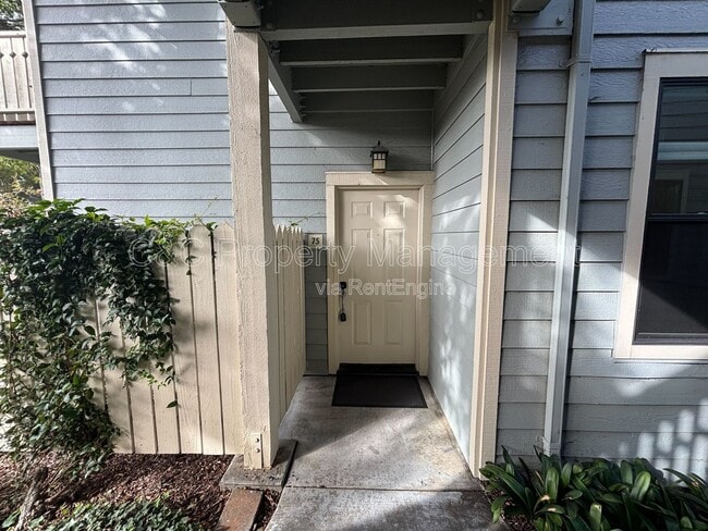 75 Shoreline Ct in Richmond, CA - Building Photo - Building Photo