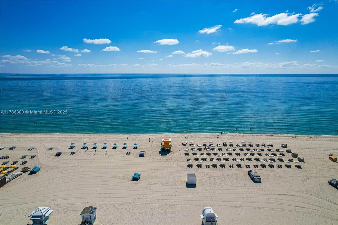 1500 Ocean Dr, Unit # PH-05 in Miami Beach, FL - Building Photo