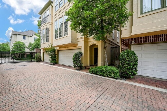 property at 1337 Hyde Park Blvd