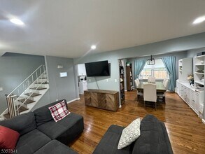 7 Sunnyside Rd in West Orange, NJ - Building Photo - Building Photo