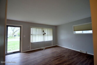 4912 Bluebird Ave in Louisville, KY - Building Photo - Building Photo