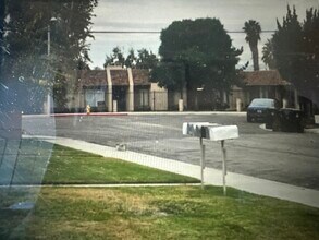 1145 Olive Tree Ln, Unit B in Hemet, CA - Foto de edificio - Building Photo