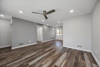 37880 Wendy Lee St in Farmington Hills, MI - Foto de edificio - Building Photo