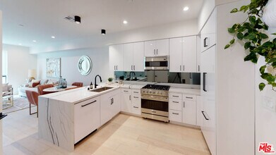 105 S Doheny Dr in Los Angeles, CA - Foto de edificio - Building Photo