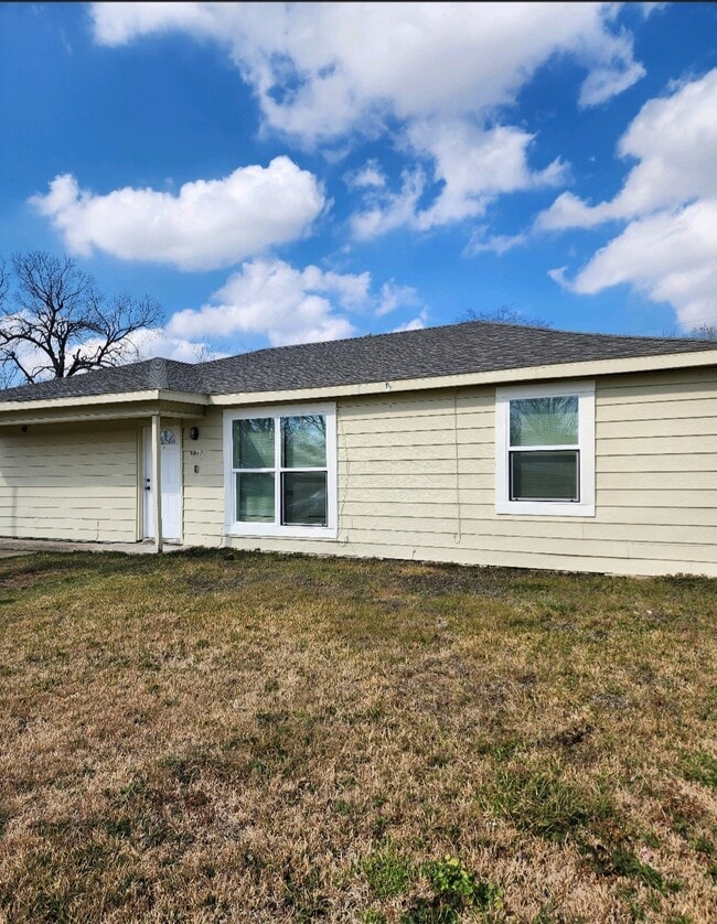 property at 2817 Rosemary Ln