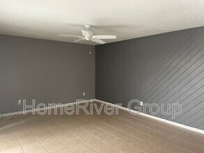 15240 E Pond Woods Dr in Tampa, FL - Building Photo - Building Photo