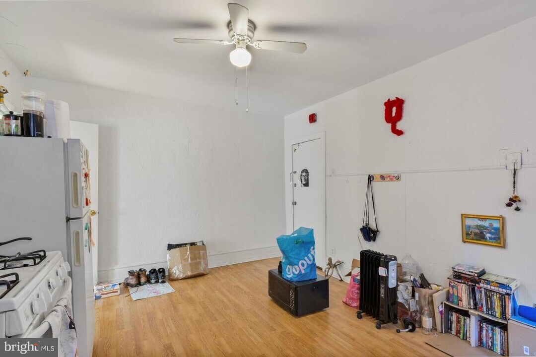 131 W Susquehanna Ave-Unit -2F in Philadelphia, PA - Building Photo