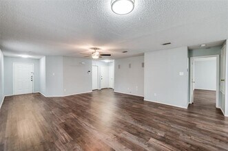 8405 Seven Oaks Ln in Denton, TX - Foto de edificio - Building Photo
