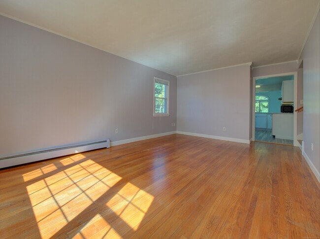 24 Larchmont Terrace in Groton, CT - Foto de edificio - Building Photo