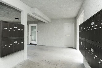 Pineridge in Norwalk, CA - Foto de edificio - Lobby