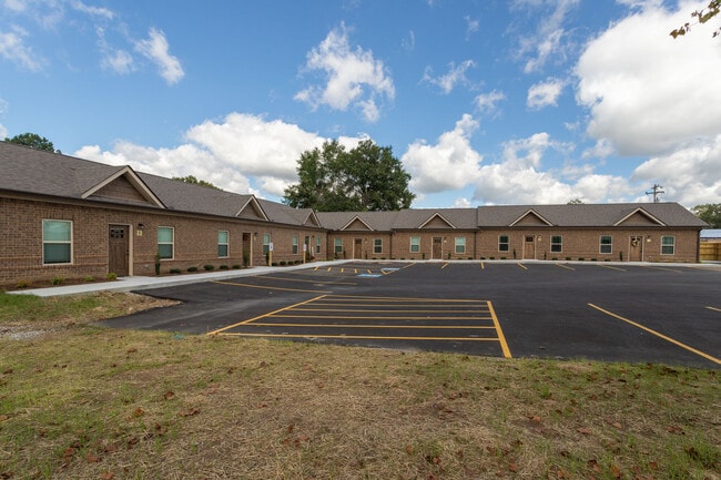 1070 Madison St, Unit 6 in Manchester, TN - Building Photo - Building Photo