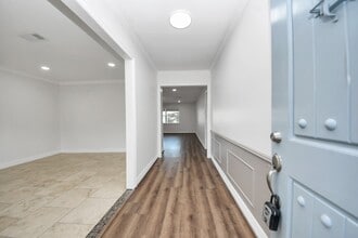 5914 Warm Springs Rd in Houston, TX - Building Photo - Building Photo