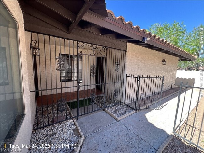 2547 Egret Cir in Las Vegas, NV - Building Photo - Building Photo