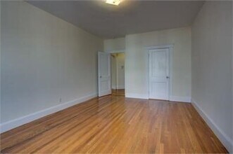 7 Naples Rd in Brookline, MA - Foto de edificio - Building Photo