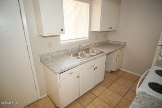 5233 Carousel Dr in El Paso, TX - Building Photo - Building Photo