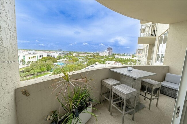 19501 W Country Club Dr, Unit 1011 in Aventura, FL - Foto de edificio - Building Photo