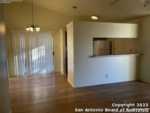 14439 Hereford in San Antonio, TX - Foto de edificio - Building Photo