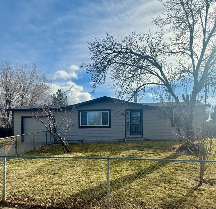 1394 Pronto Ave in Winnemucca, NV - Building Photo